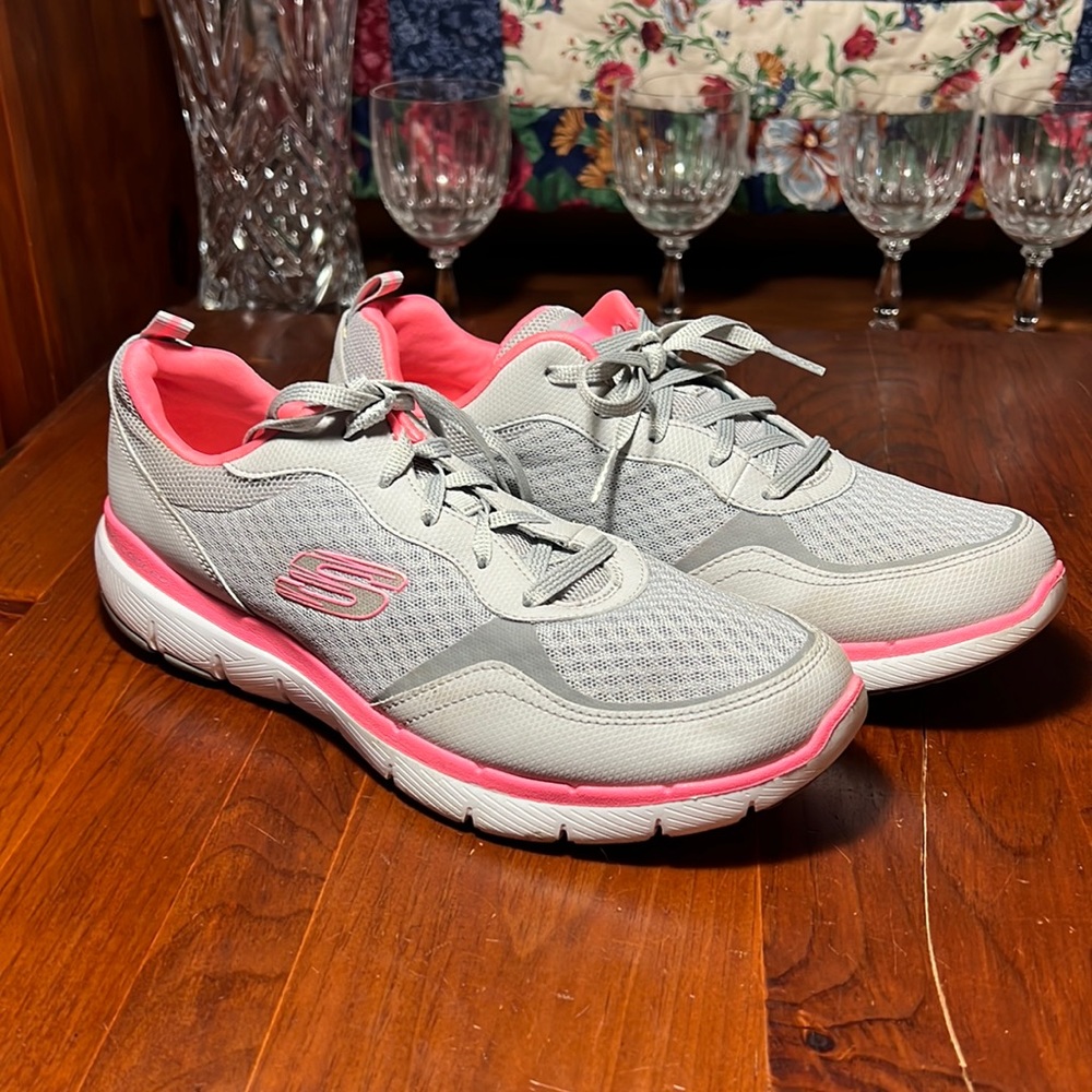 Sketchers Lite-Weight Woman’s Pink & Grey Sneakers
